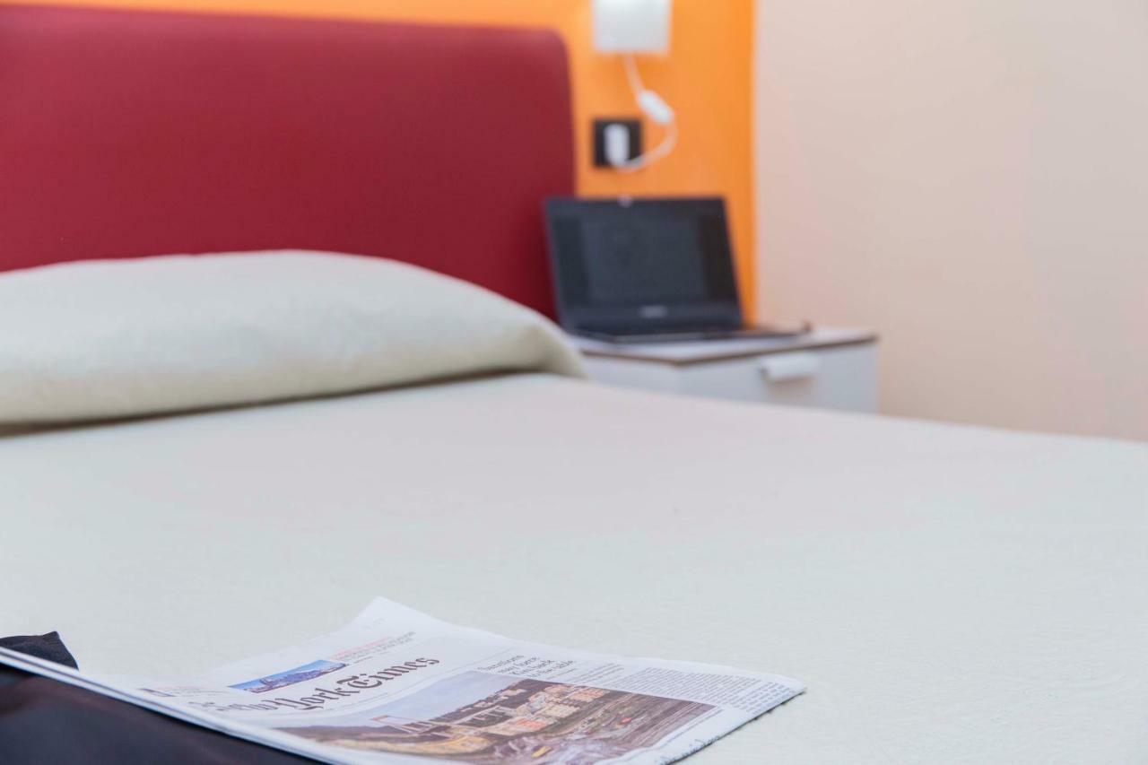 Palazzo Carafa Della Spina Room And Apartment Napoli Ngoại thất bức ảnh
