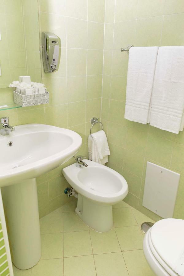 Palazzo Carafa Della Spina Room And Apartment Napoli Ngoại thất bức ảnh